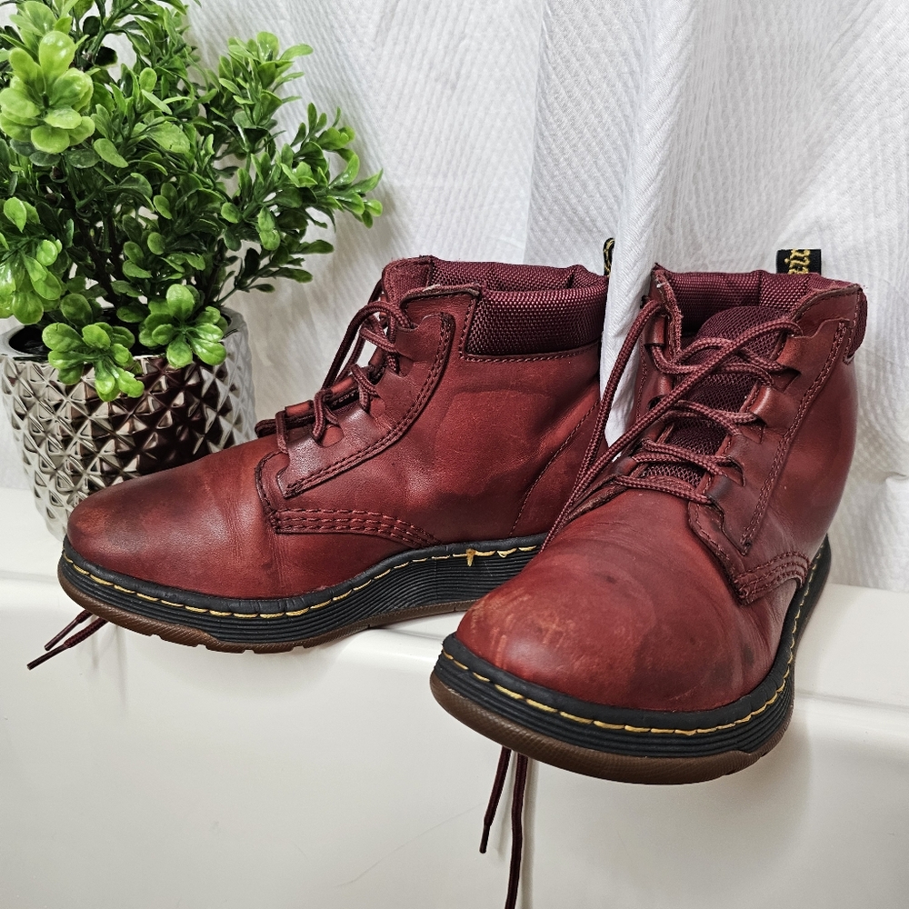 Burgundy Dr Martens Telkes